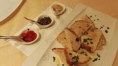 Primo Gusto Restaurant