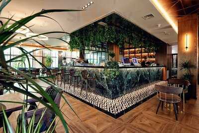 Meridian Bar & Restaurant