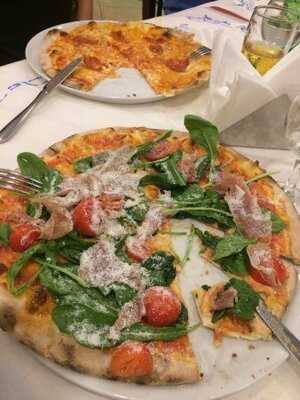 Bar Restorant Pizzeri Hotel Montreal