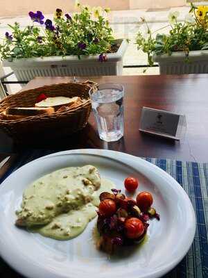 Pinocchio Restaurant & Pub