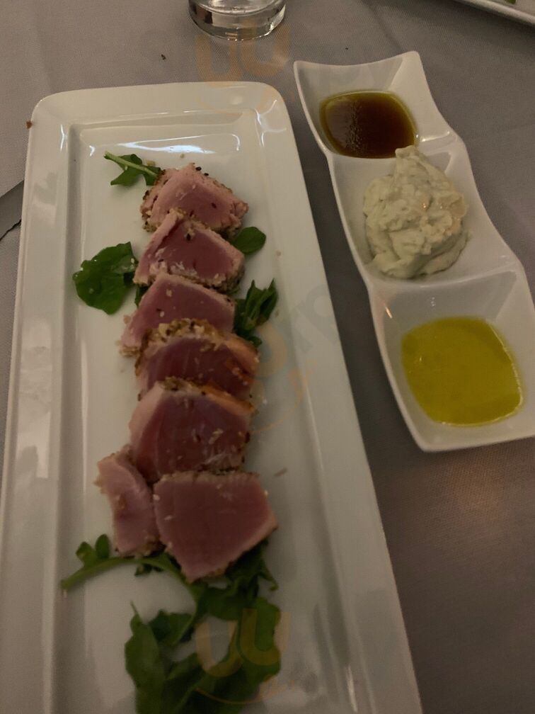 La Cloche Mediterranean Cuisine