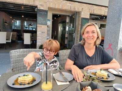 Berger's Crossover Kitchen