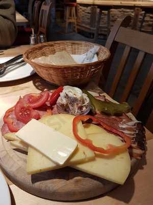 Bergdestillerie-jausenstation Hausebengut