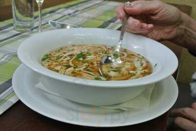 Weinlaube Schwarzer Hund