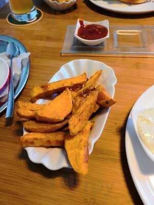 Roots Burger & More - Thomas Brunner