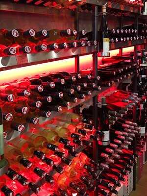 Castello Del Vino Plus City