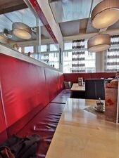Cafe Oswald's Familie Scharizer