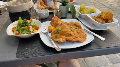 Zu Ebener Erde Und Erster Stock