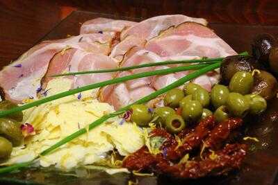 Weingut & Buschenschank Humer