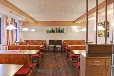 Weingut & Buschenschank Humer