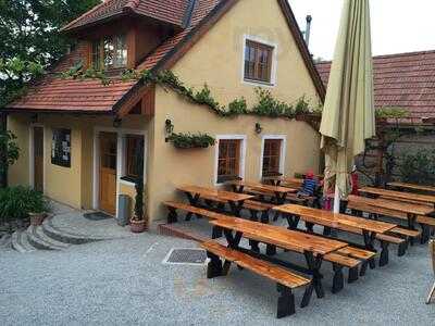 Edlmoser Weingut & Heuriger