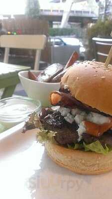 Flys - American Fifties Restaurant