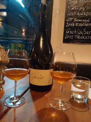 Vinothek And Weinbar Truksitz