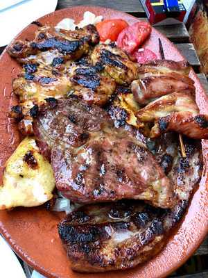 Balkan Burek Holzkohlegrill