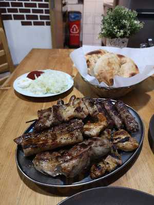 Balkan Burek Holzkohlegrill