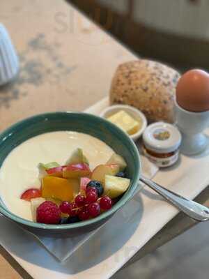 Bastian's Bar & Bakery