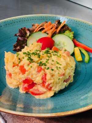 Bastian's Bar & Bakery