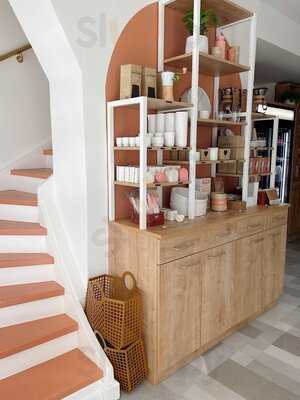 Lieben Wir Coffee Concept Store