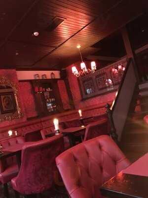 St James Gate Irish Pub & Restaurant