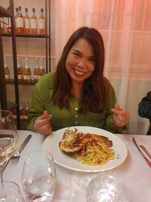 Au Gusto Wine & Dine