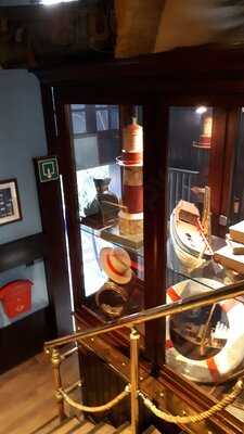 Boat Hotel Restaurant De Barge