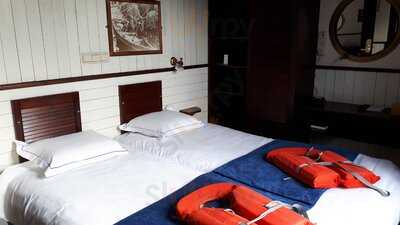 Boat Hotel Restaurant De Barge