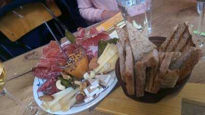 Edelrot Natural Wine Bar &café