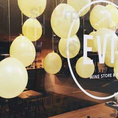 EvÍn Wine Store & Bar