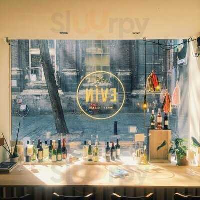 EvÍn Wine Store & Bar