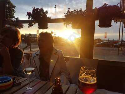 Atelier-café: Who's Afraid Of Red Yellow And Blue