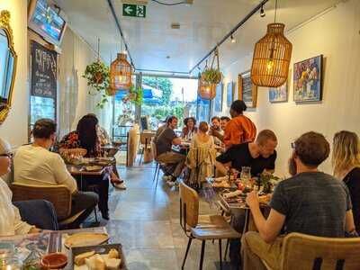 Atelier-café: Who's Afraid Of Red Yellow And Blue