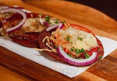 Atelier-café: Who's Afraid Of Red Yellow And Blue