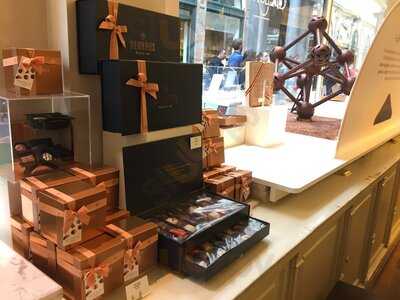 Neuhaus Galerie De La Reine - L'atelier De Neuhaus