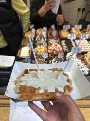 Los Churros & Waffle