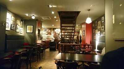 L'entree Des Artistes