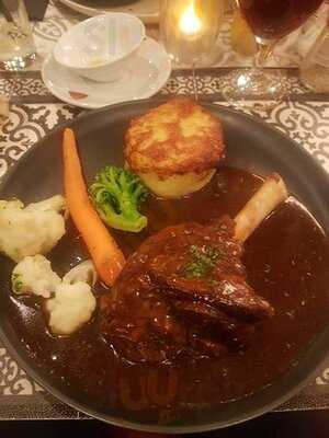 L'entree Des Artistes