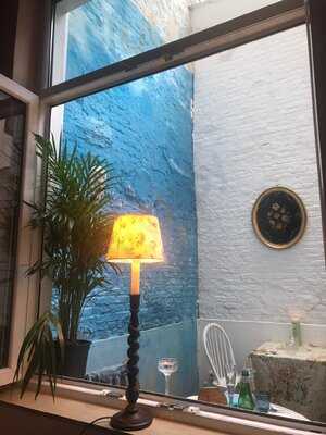 A L'ombre De La Ville