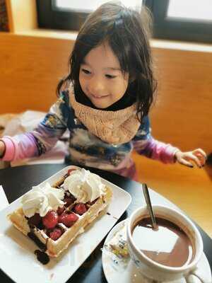 Maison Dandoy - Tea Room & Waffles