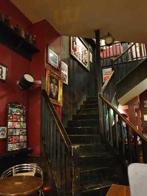 Churchill's The English Pub