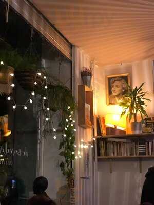 De Bruxelles Et D'ailleurs