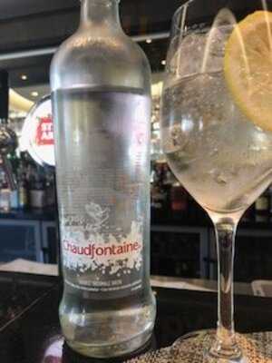 Victor Bar & Restaurant