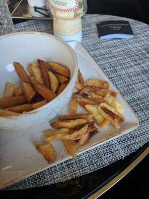 Victor Bar & Restaurant