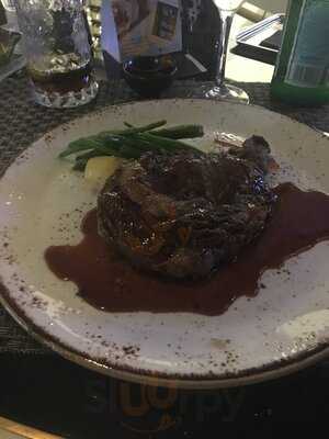 Victor Bar & Restaurant