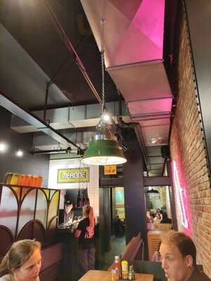 Manhattn's Burgers Merode