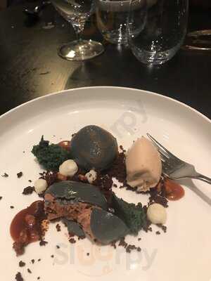 The Living Bar & Restaurant