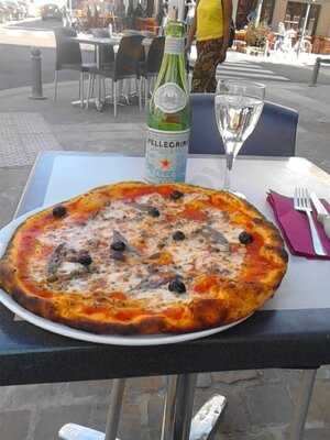 La Pizzeria