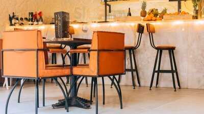 Le Gourmet Resto Lounge