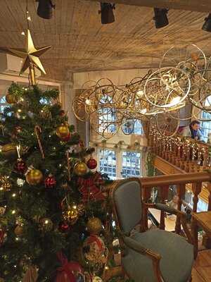 Léopold Café Presse