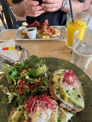 Léopold Café Presse