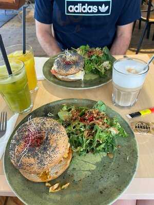 Léopold Café Presse